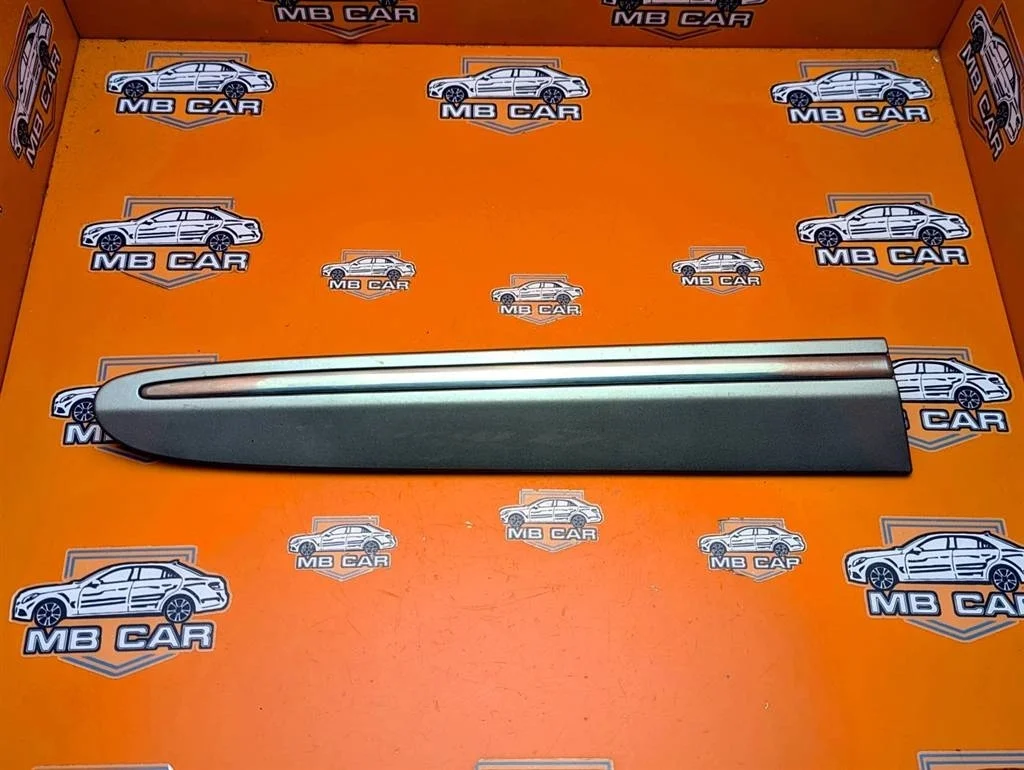 Молдинг крыла правый Mercedes-Benz