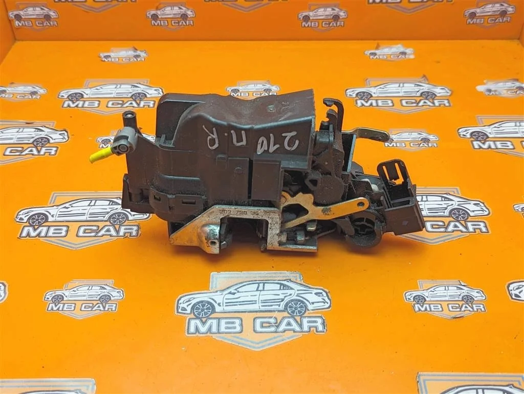 Замок двери передней правой Mercedes-Benz