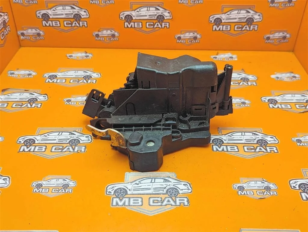 Замок двери передней правой Mercedes-Benz