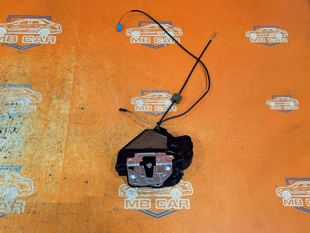 Замок двери задней левой Mercedes-Benz