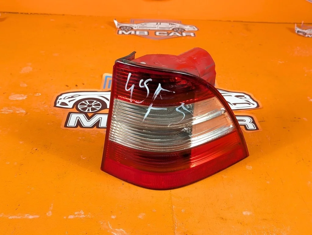 Фонарь задний правый Mercedes-Benz