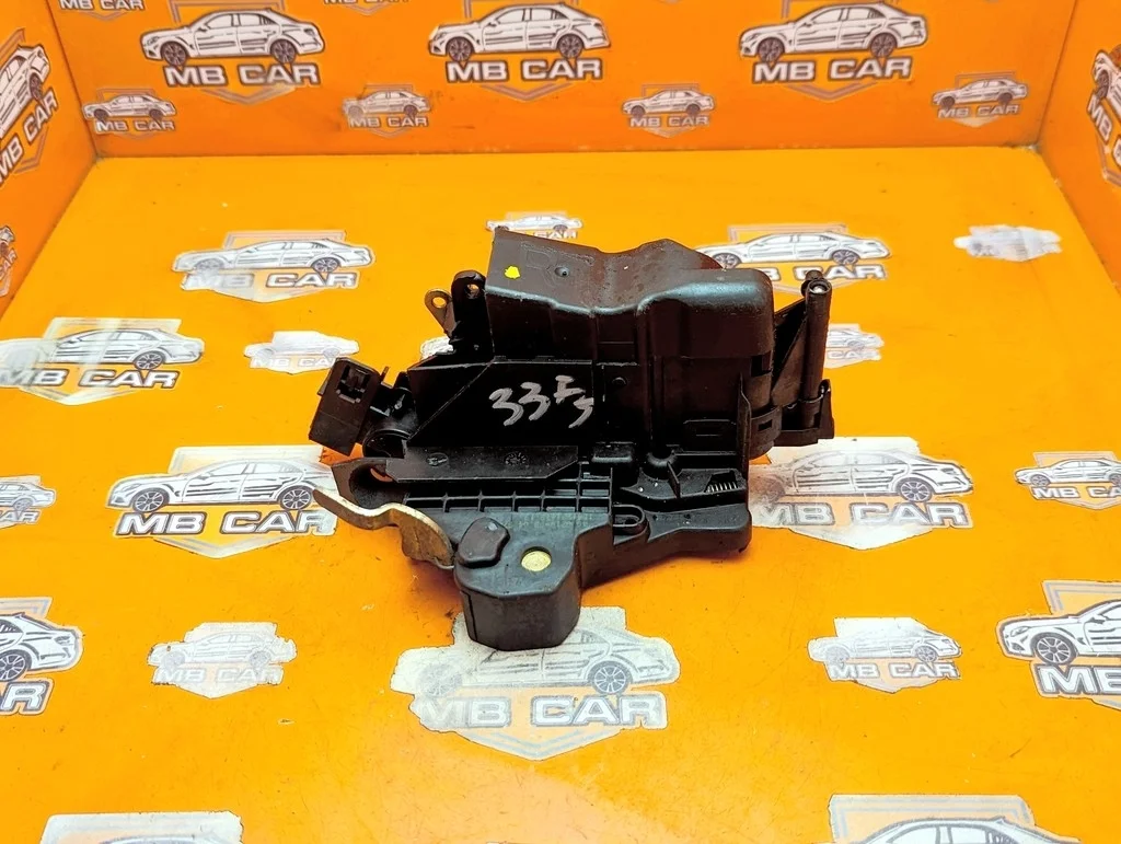 Замок двери передней правой Mercedes-Benz