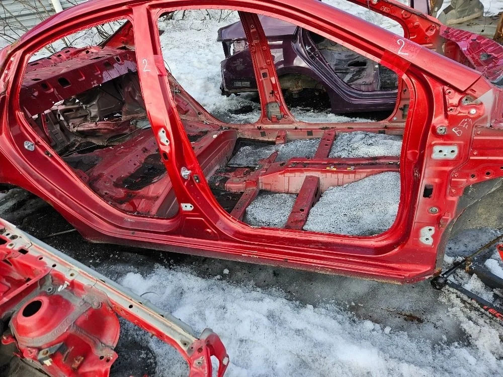 Порог правый во всю длину на Kia Rio 3 седан