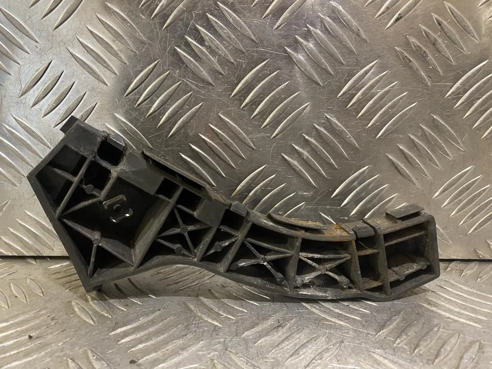 Направляющая переднего бампера левая для Mazda 3 BK 2002-2009