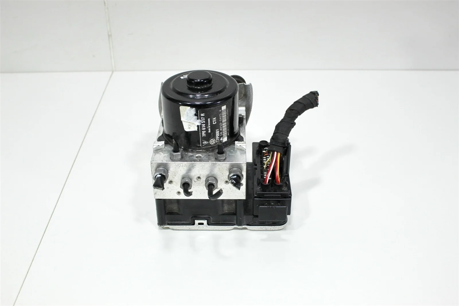 Блок abs VOLKSWAGEN TOUAREG 2014 7P0614517R FL/NF