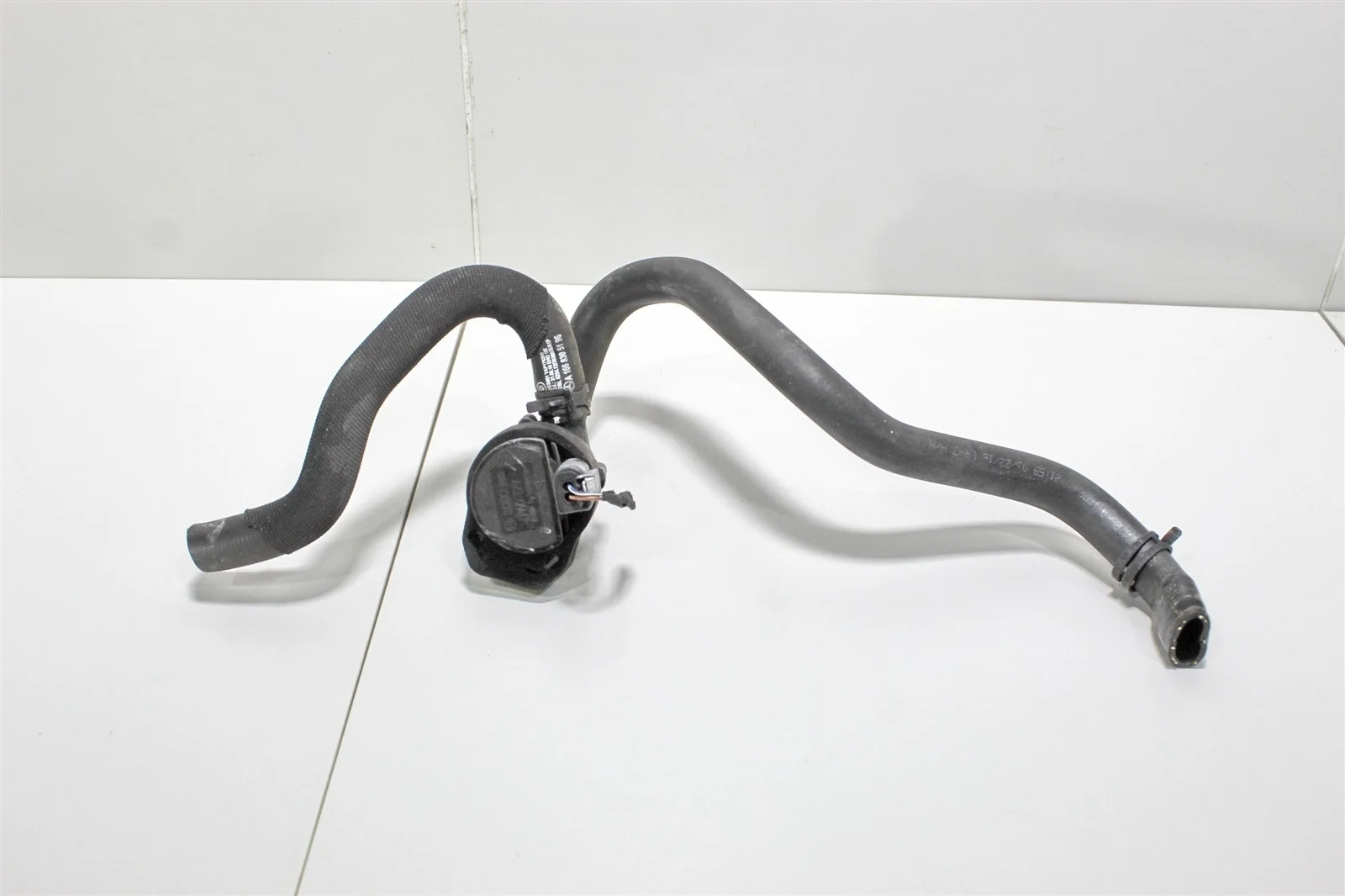 Водяной насос дополнительный (электр.) MERCEDES-BENZ GLE-Class 2016 A2118350028 W166