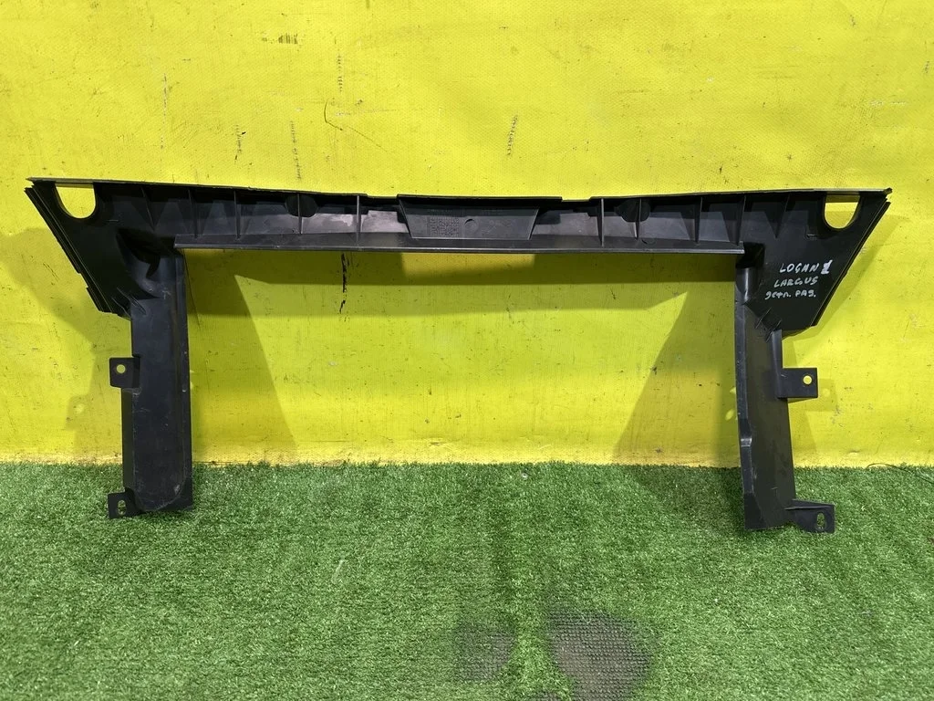 Дефлектор радиатора  Renault Logan 2005  8200694499 43796