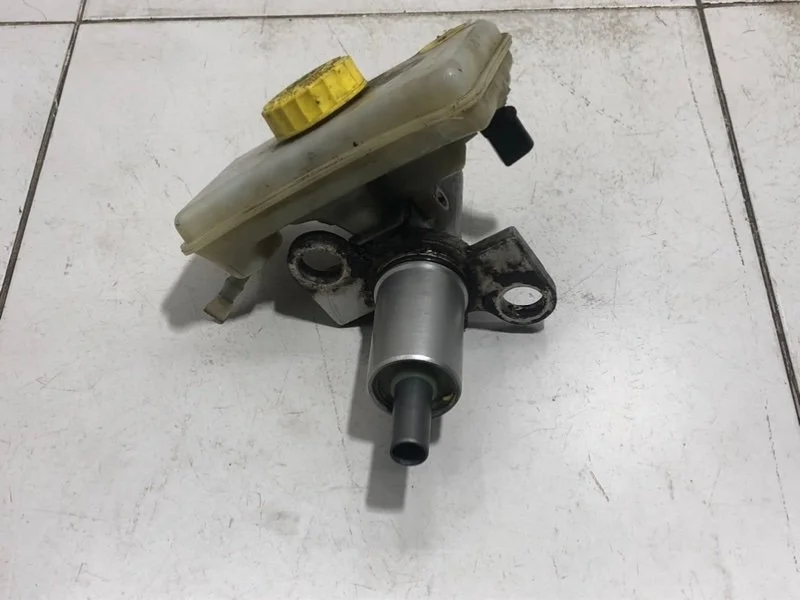 Цилиндр тормозной главный Audi A6 C5 4B2 AFB 2.5