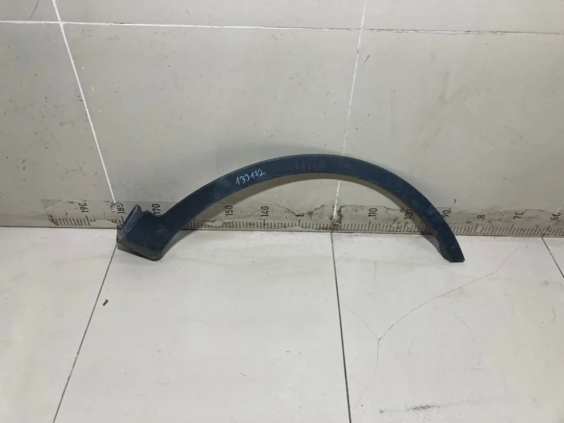 Накладка на крыло передняя правая Toyota RAV4 CA40