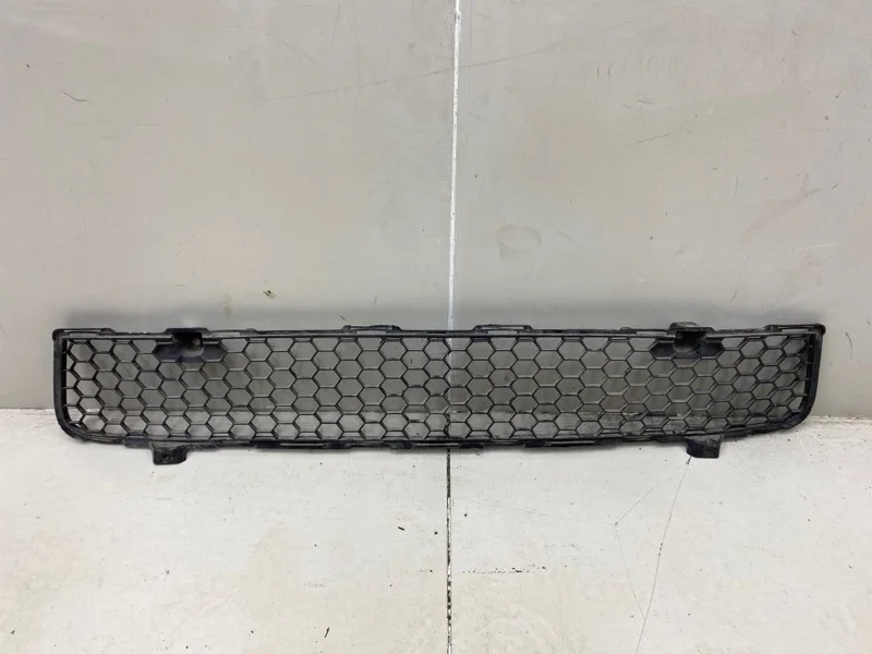 Решетка в бампер центральная Mitsubishi Lancer 10