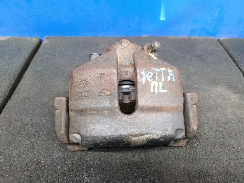 Суппорт тормозной Volkswagen Jetta 6 2014 1K0615123E 5C6 1.4 CAXA, передний левый