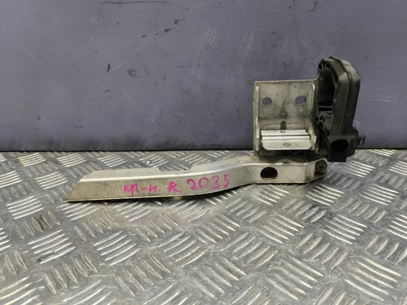 Кронштейн радиатора правый BMW 6 2011 51117186514 F13 N63B44A