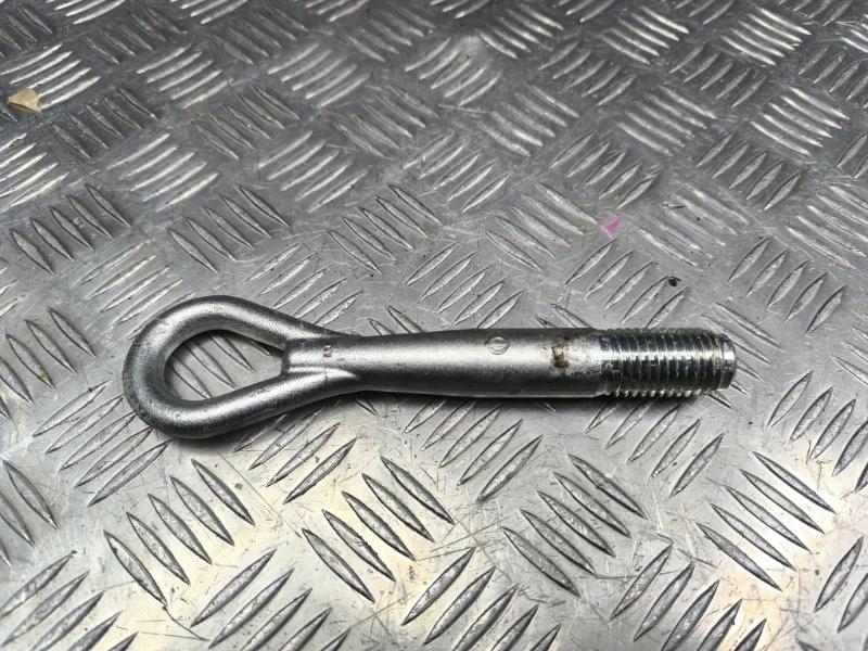 Петля буксировочная Nissan Juke 2011 511121KA0A NF15 MR16DDT