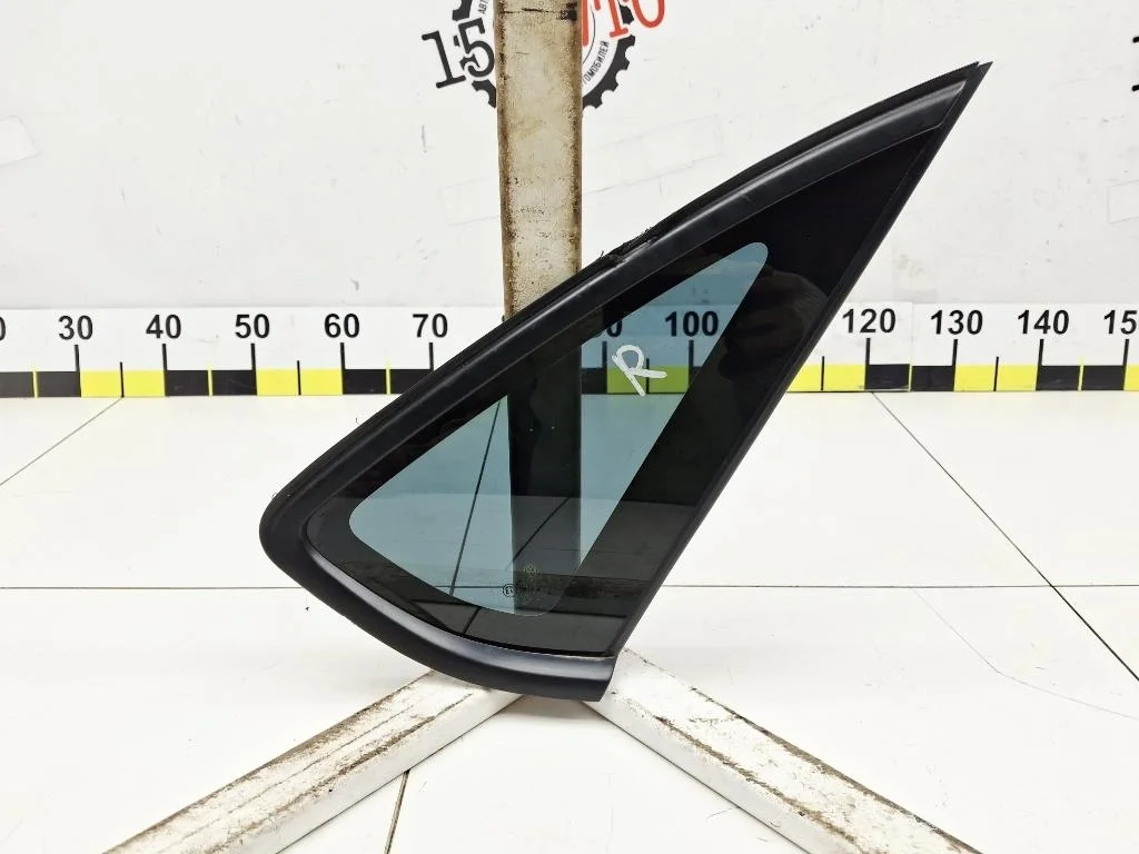 Стекло кузовное глухое правое Volkswagen Polo 5 2016