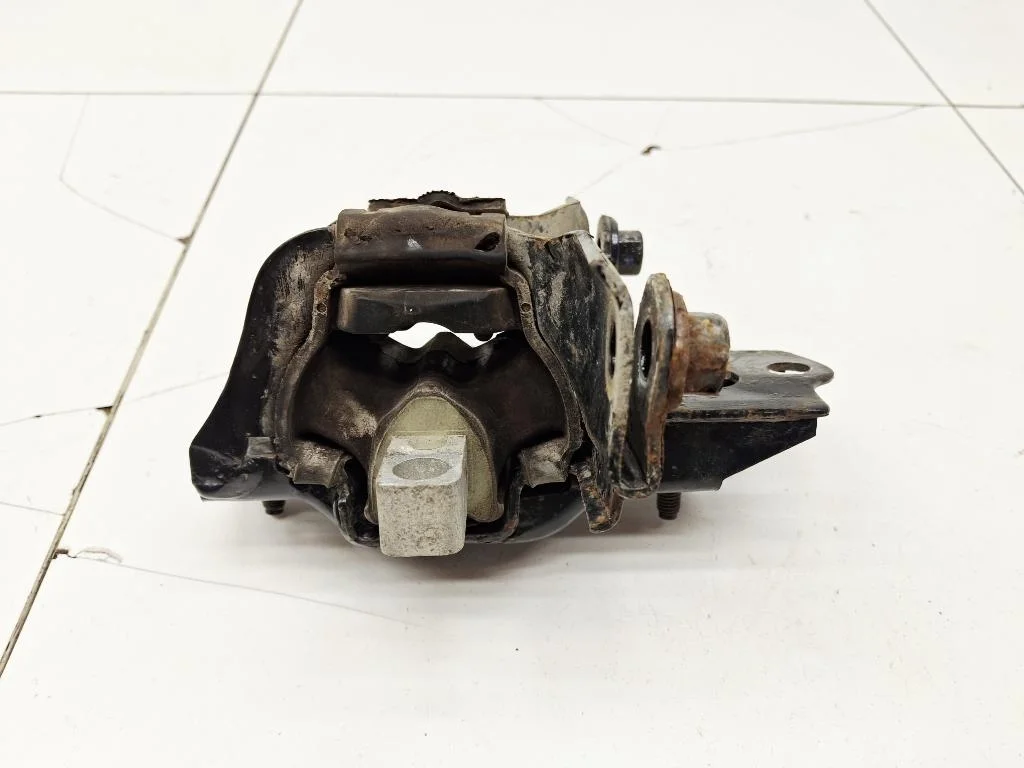 Опора кпп левая Volkswagen Polo 5 2016