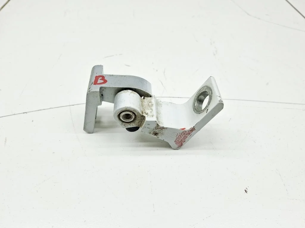 Петля двери Volkswagen Polo 5 2016