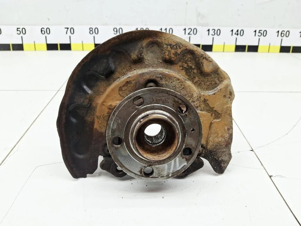 Кулак поворотный передний левый Volkswagen Polo 5 2016