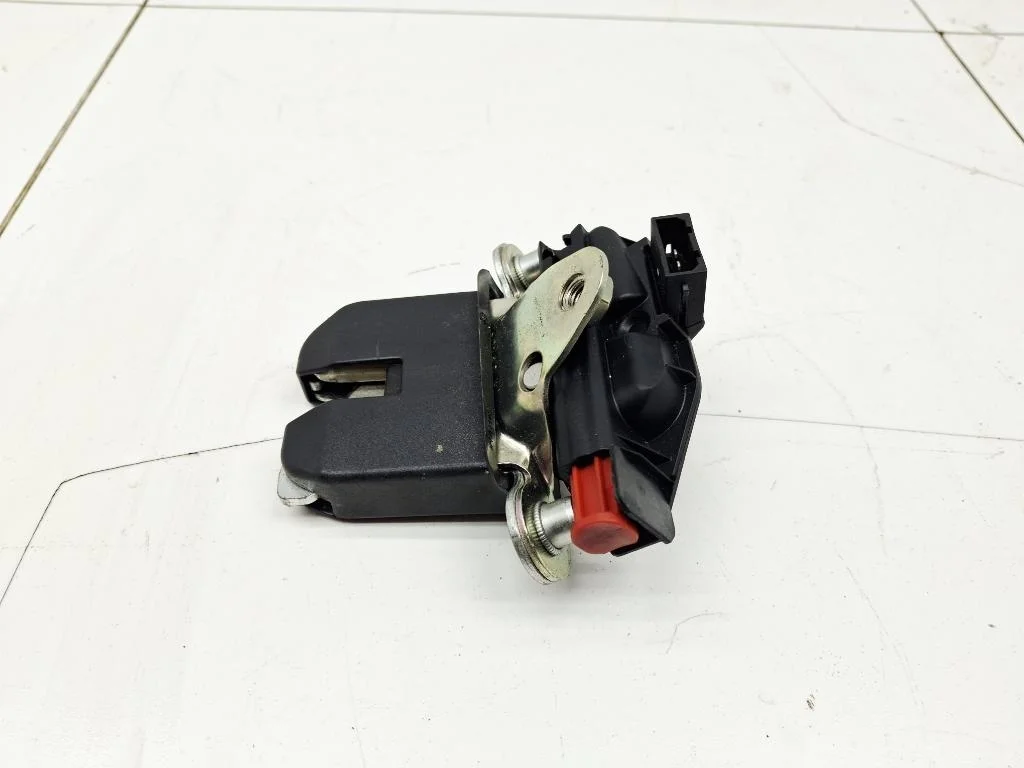 Замок багажника Volkswagen Polo 5 2016