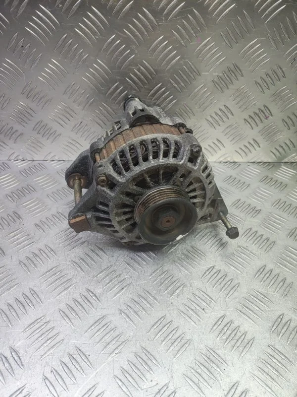 Генератор Mitsubishi Chariot Grandis MD358607 4G64