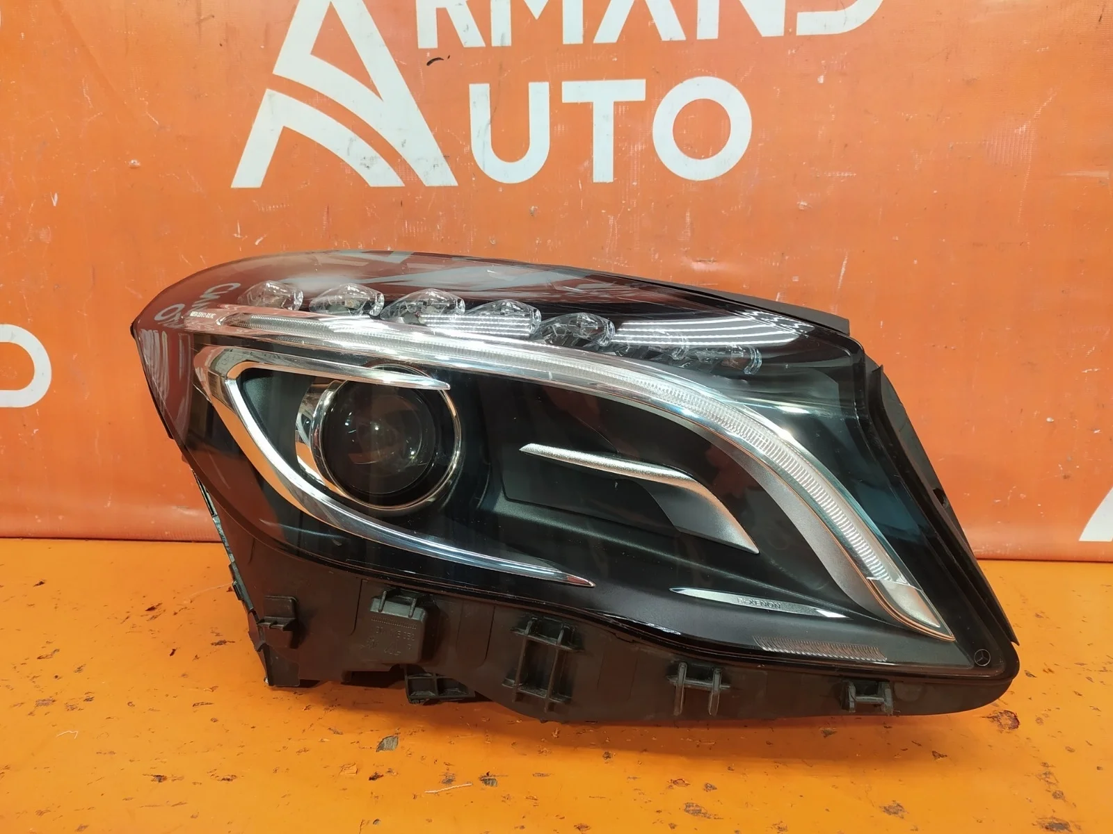 Фара Mercedes GLA-Class 2013-2017 X156