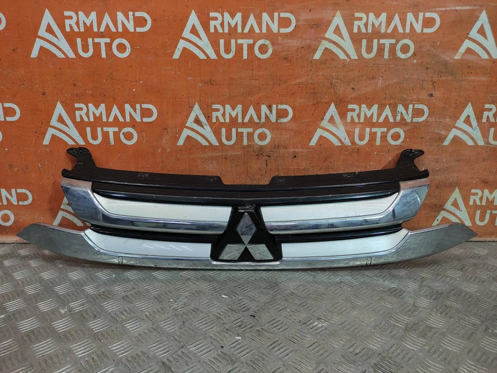 Решетка радиатора Mitsubishi Outlander 2015-2018 3