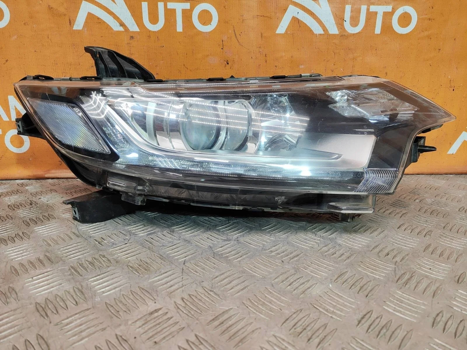 Фара Mitsubishi Outlander 2015-нв 3