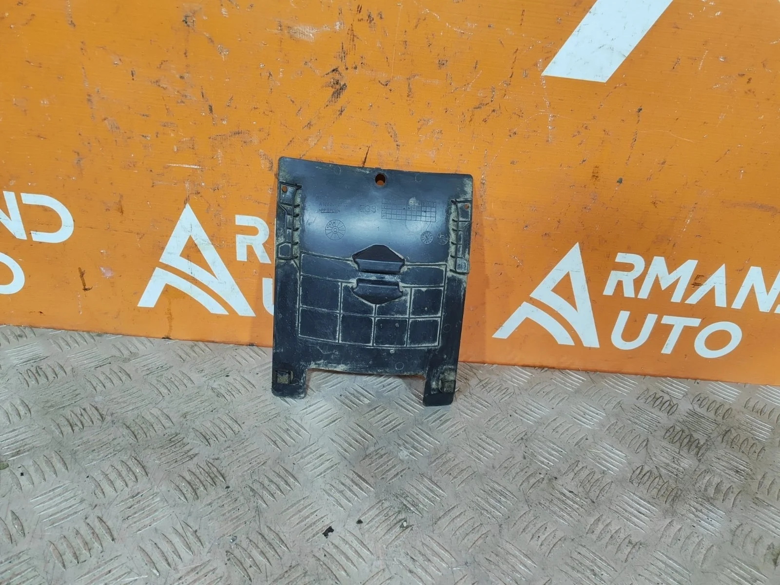 Заглушка подкрылка Mercedes GL GLS-Class 2012-2019 X166