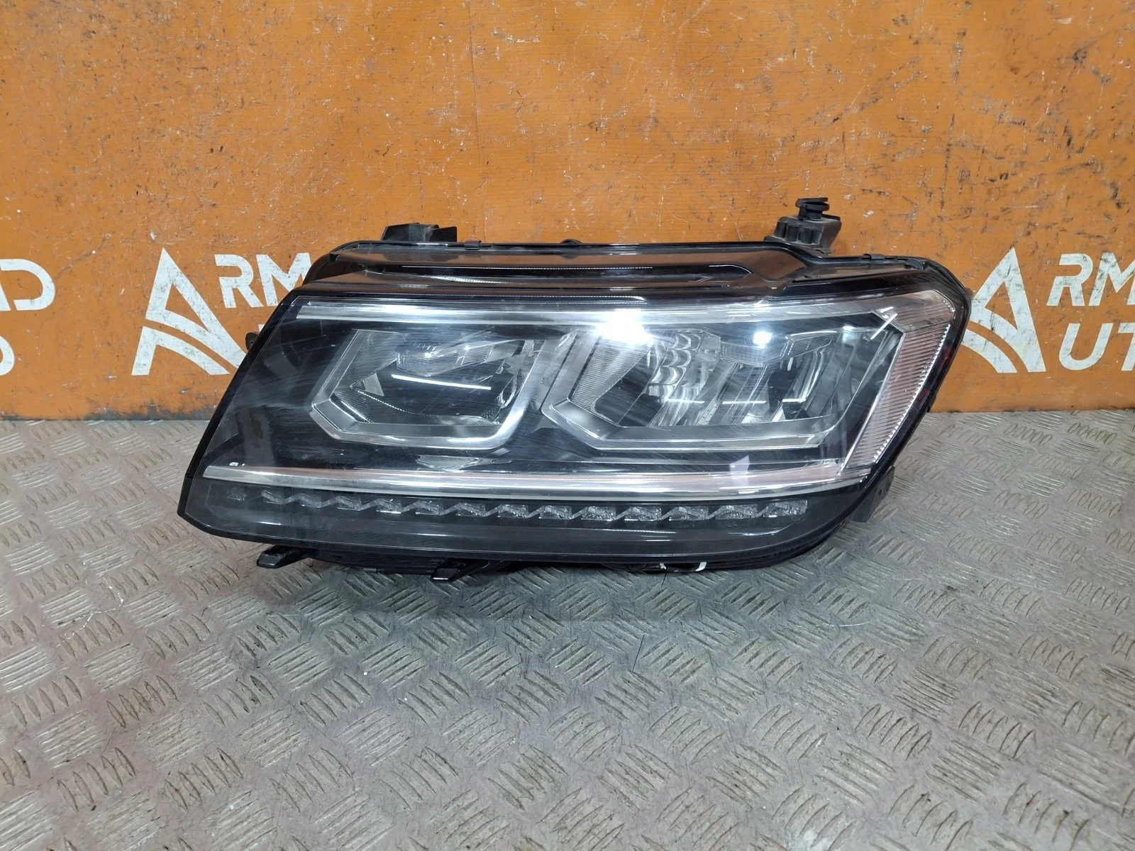Фара Volkswagen Tiguan 2016-2020