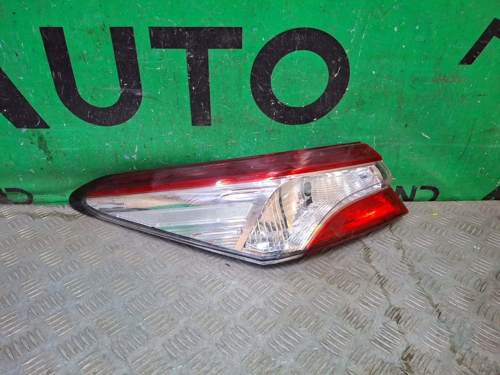 Фонарь внешний Toyota Camry 2017-нв 8 XV70