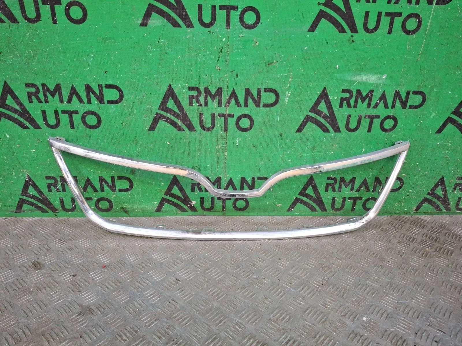 Окантовка решетки радиатора Skoda Rapid 2014-2020