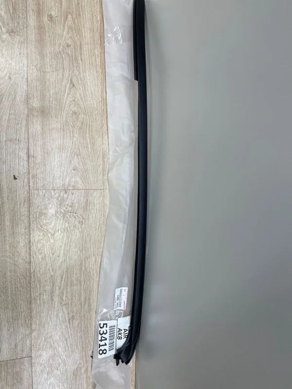 Молдинг лобового стекла TOYOTA LAND CRUISER 200 7553460072, передний левый