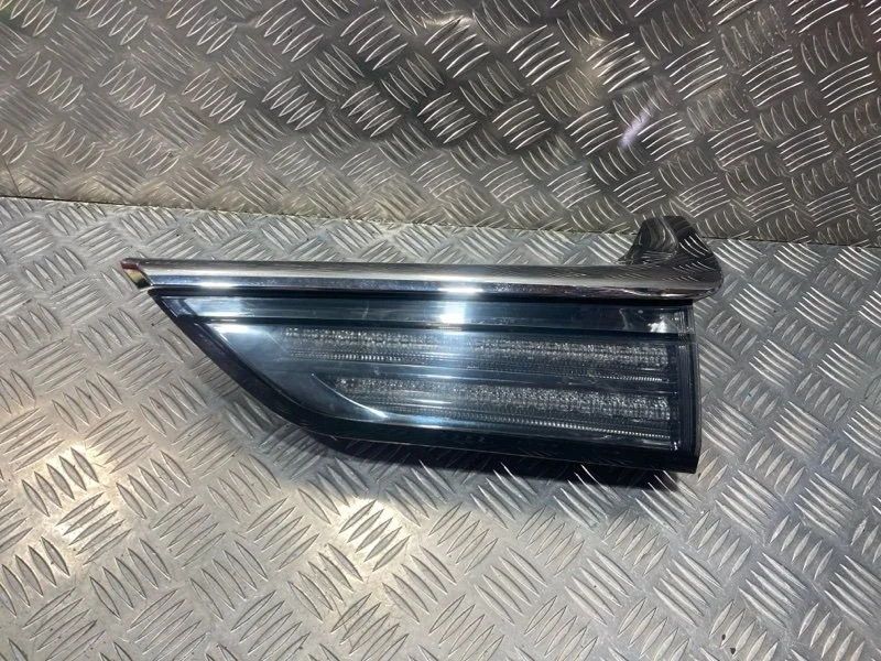 Фонарь задний внутренний правый LEXUS LX570 2018 8158160420 URJ202 3UR-FE 5.7, задний правый