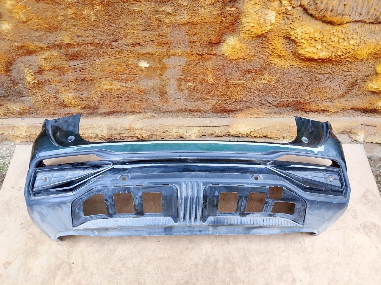 Бампер Geely Atlas 2024 8891868405, задний