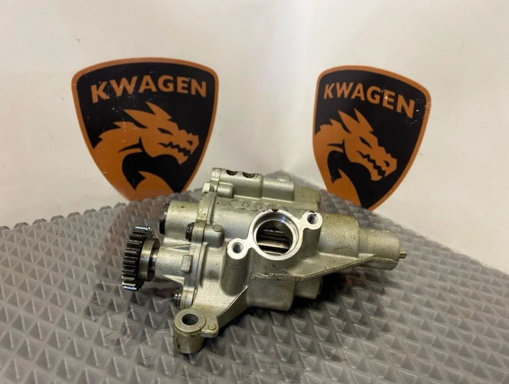 Масляный насос Audi A4 2008 B8