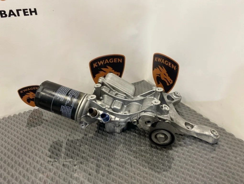 Корпус масляного фильтра теплообменником Audi Q5 2013 8R