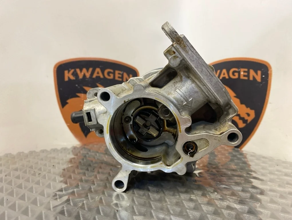 Вакуумный насос Audi A4 2009 B8