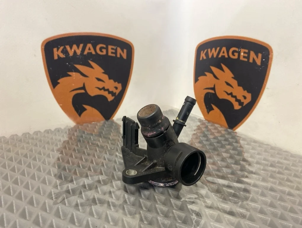 Фланец системы охлаждения Audi A4 2009 B8