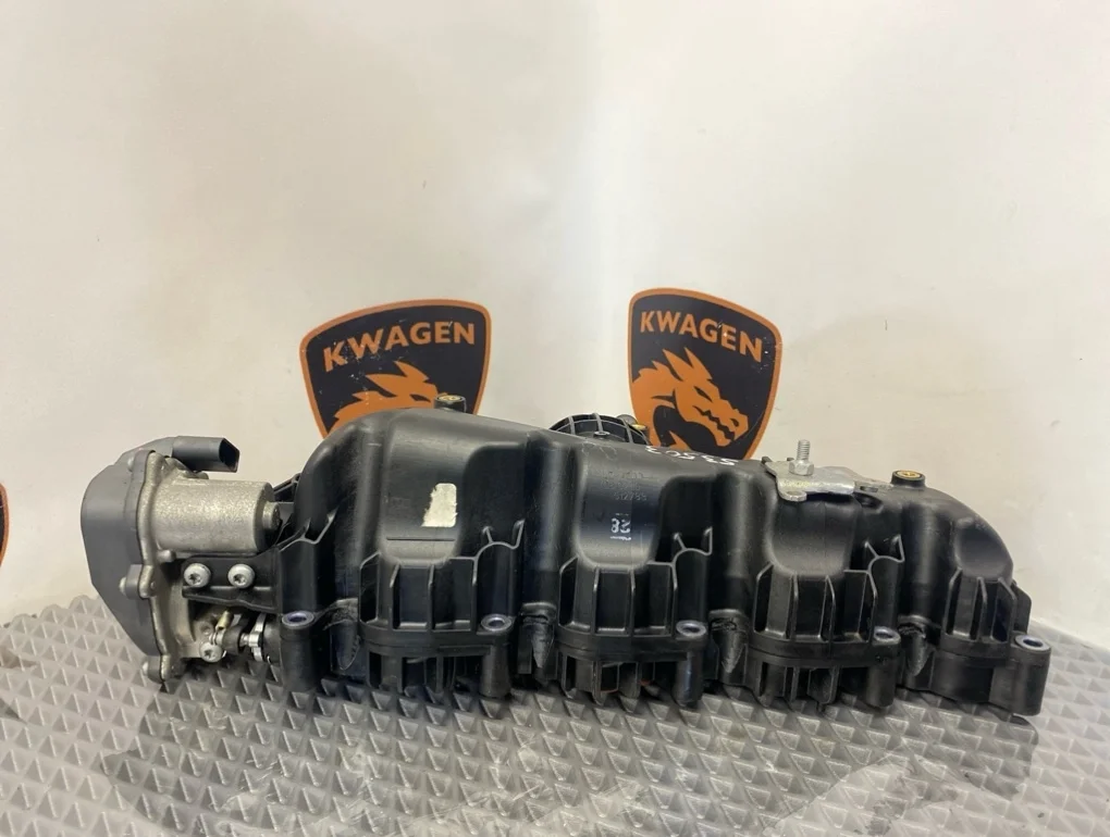 Коллектор впускной Volkswagen Passat 2010 B6