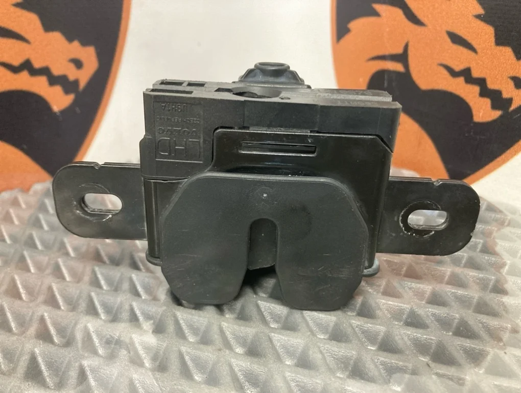 Замок капота Volvo s60 2011 Y20