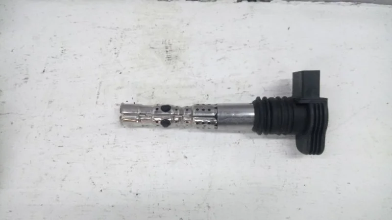 Катушка зажигания Audi 06B905115R