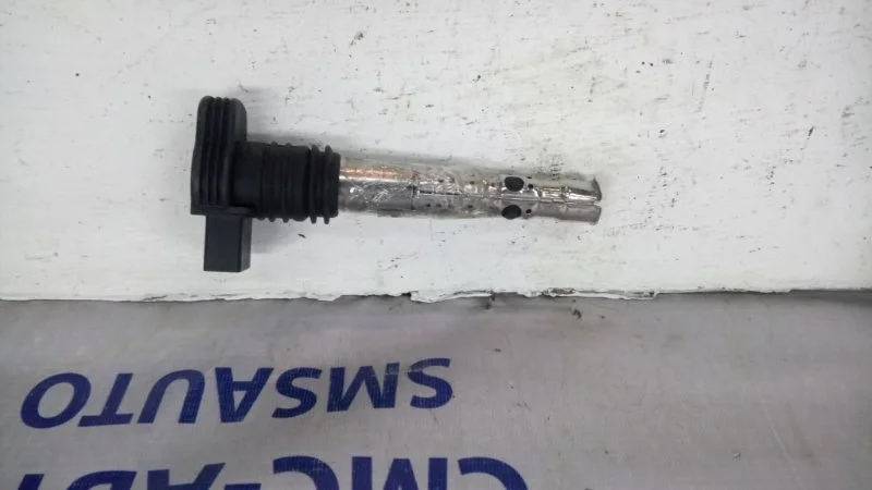Катушка зажигания Audi 06B905115R