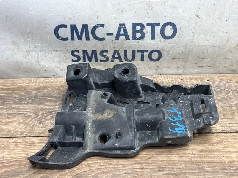 Кронштейн бампера Volvo XC70 31214961 ХС70 3.2, передний правый