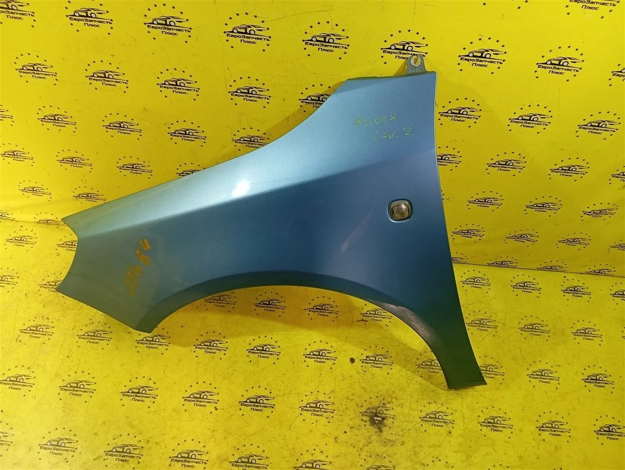 Крыло Skoda Fabia 5J0821021A 5J, переднее левое