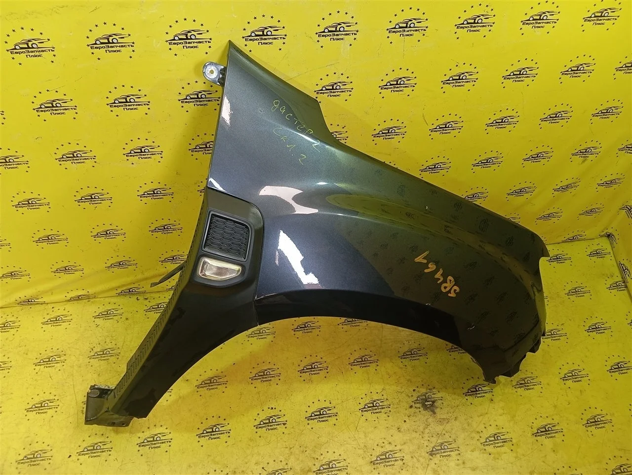 Крыло Renault Duster 631009095R, переднее правое