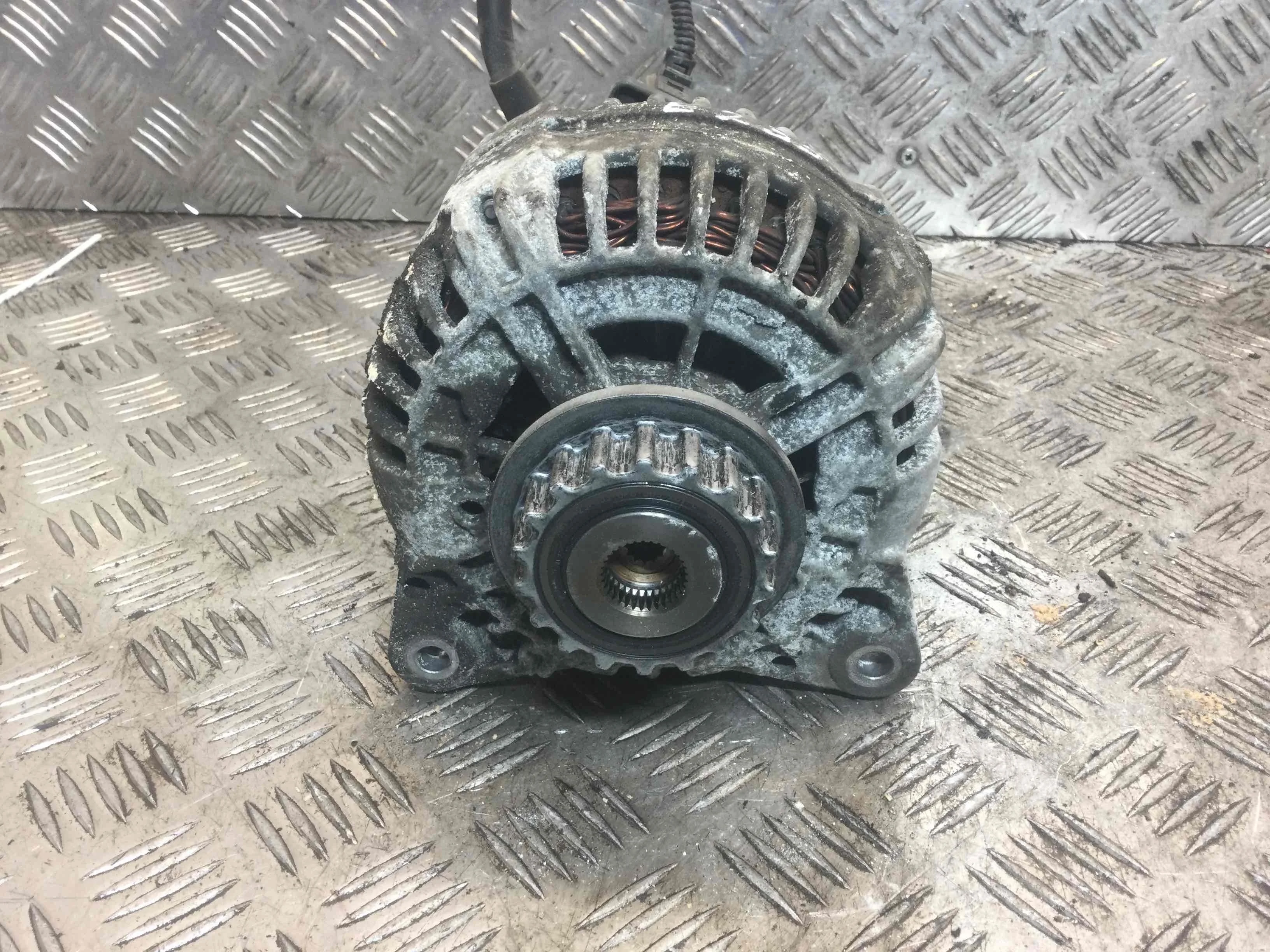 Генератор Volkswagen Touareg 1 поколение 2002-2007 дизель 2.5 TDI Автомат Внедорожник