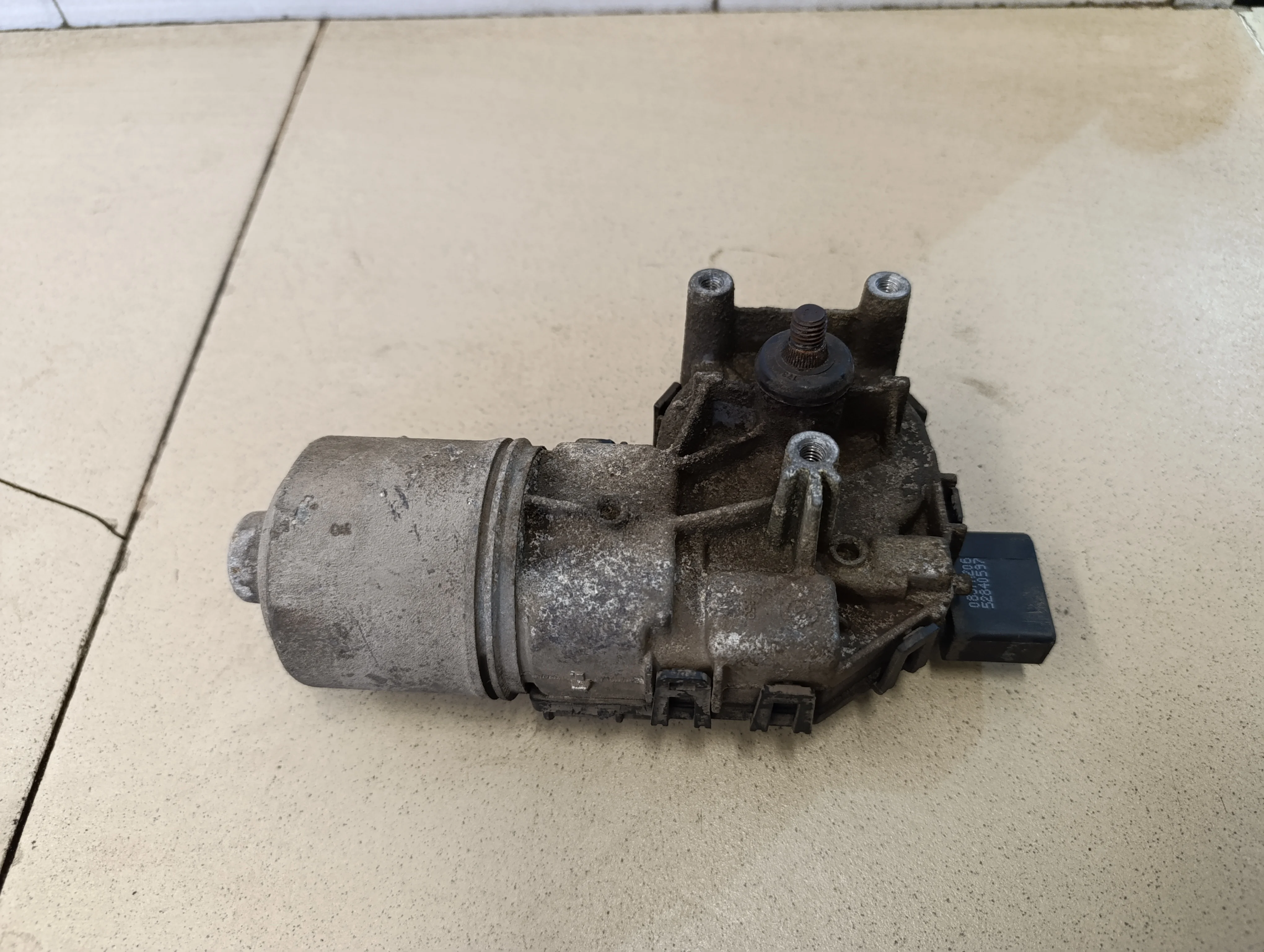 Моторчик стеклоочистителя передний Focus II 2005-2008