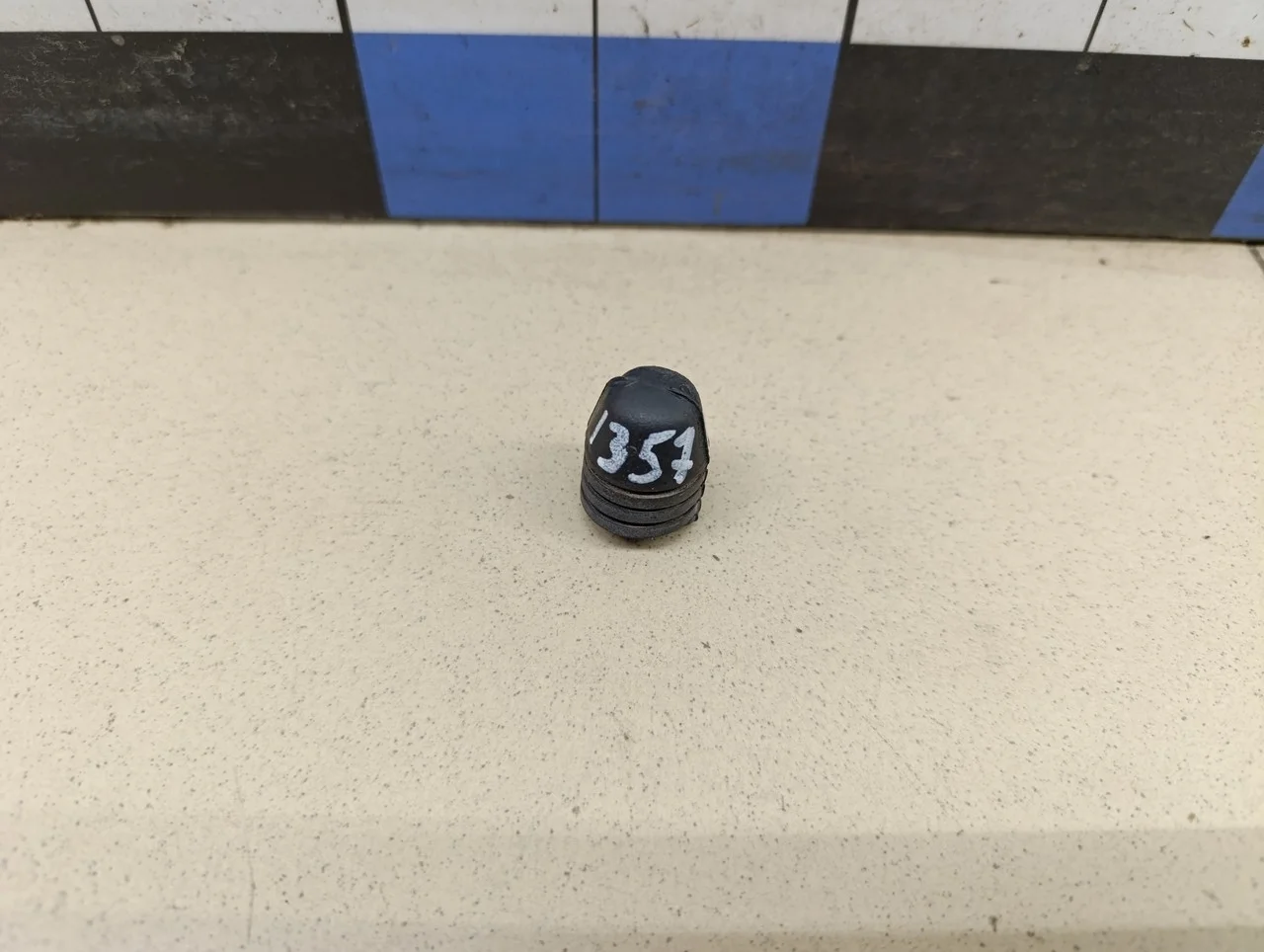 Отбойник капота Passat [B6] 2005-2010