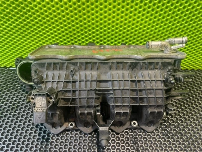 Коллектор впускной Audi A3 2015