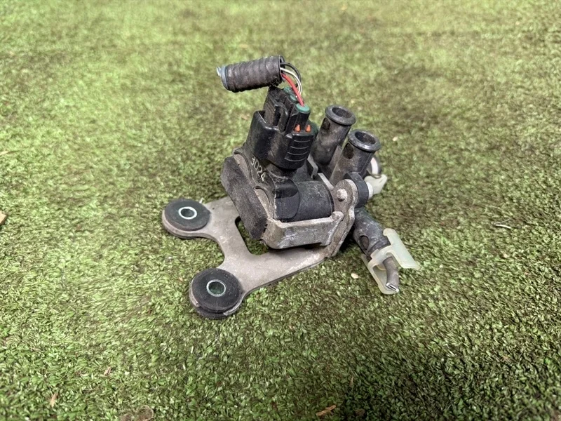 Блок клапанов пневмоподвески Lexus LS 2007-2017 4809530060, передний