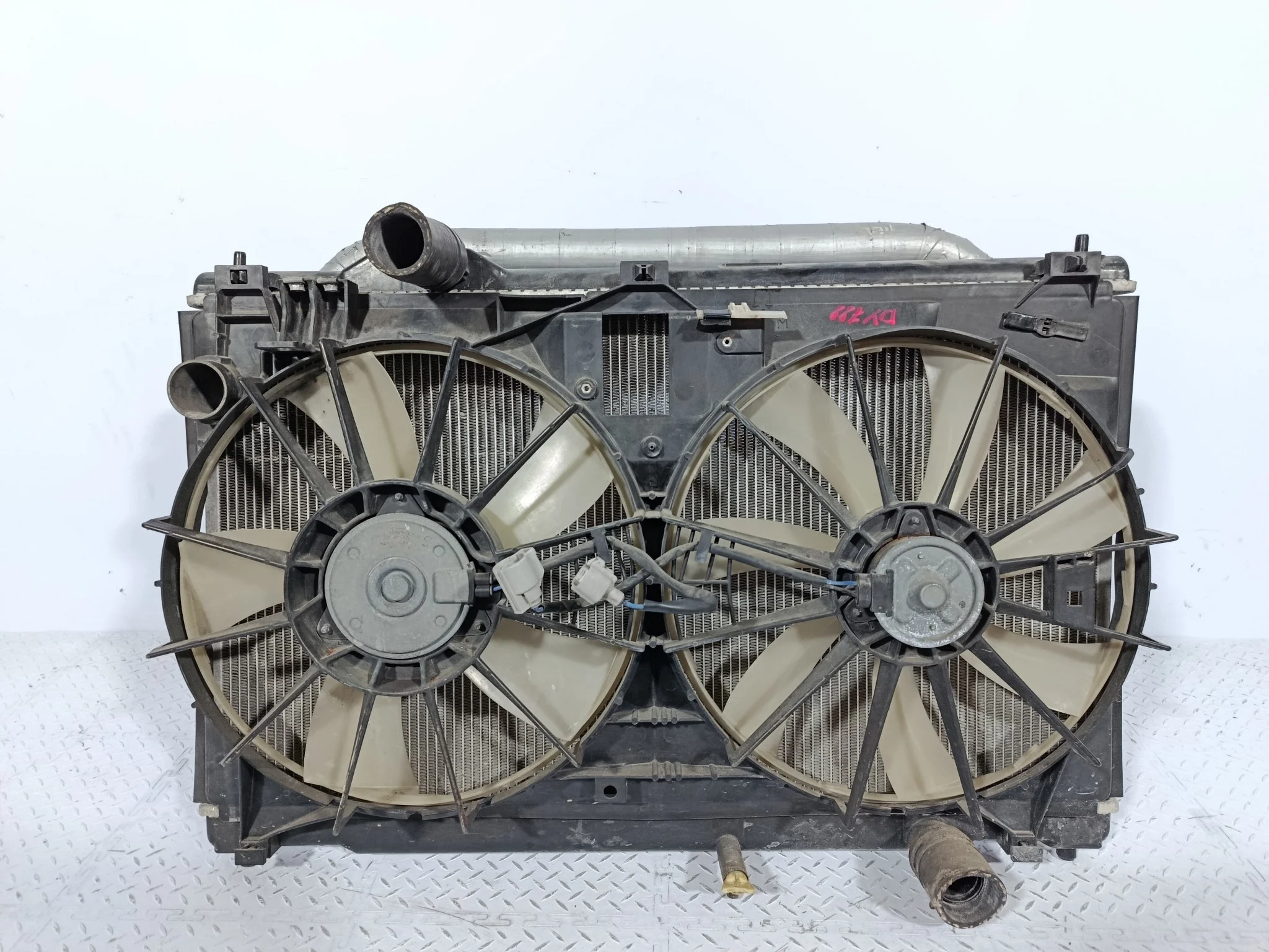 РАДИАТОР ДВИГАТЕЛЯ LEXUS 1640050340 DY788Z
